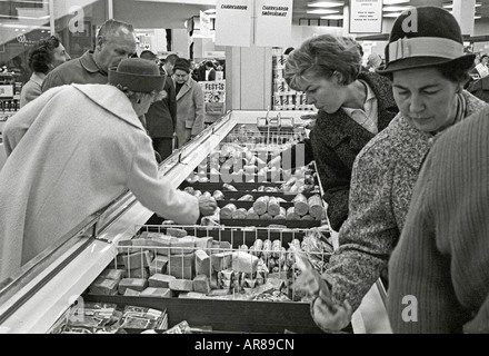 Il negozio di alimentari negli anni sessanta Foto Stock