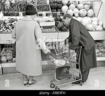 Il negozio di alimentari negli anni sessanta Foto Stock