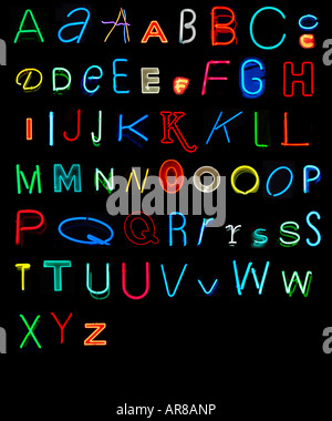 Lettere dell'alfabeto costituito da insegne al neon (serie 1 di 3) Foto Stock