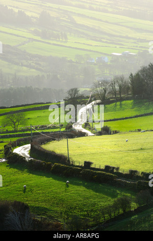 Portando a Torr testa dalla parte Cushendun della Scenic Causeway Costal Route Foto Stock