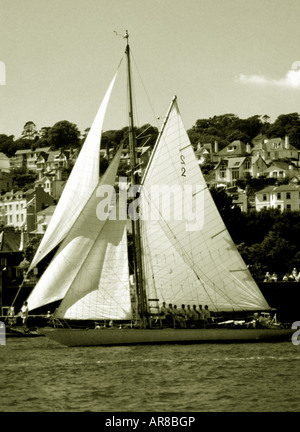 Un classico in legno fresa gaff vela presso la regata di Dartmouth, Devon 2005 Foto Stock