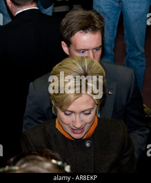 U.S. candidato presidenziale democratico il senatore Hillary Rodham Clinton ha affrontato i sostenitori in un rally a Tacoma, WA, Stati Uniti d'America Foto Stock