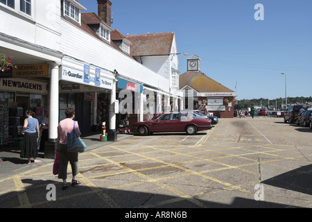 La parata di negozi sulla fontana Quay West Cowes Foto Stock