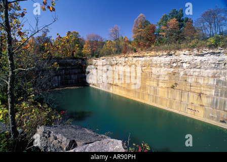 Empire cava e Colore di autunno nei pressi di Bedford Indiana Foto Stock