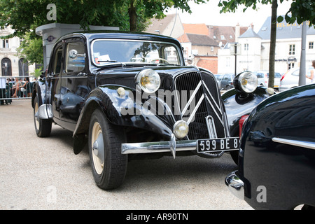 Citroen Avant trazione auto d'epoca degli anni cinquanta, Auxerre, Borgogna, Francia Foto Stock