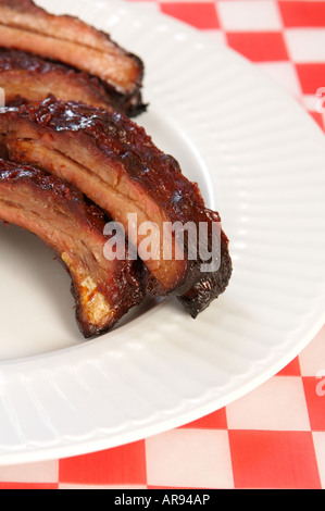 Ricambio Babyback barbeque costolette di maiale su un ristorante a scacchi il tessuto Foto Stock