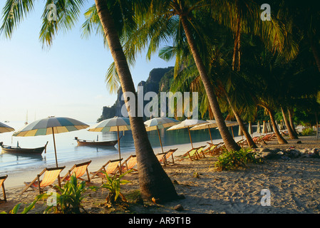 La spiaggia di Koh Phi Phi Mare delle Andamane Thailandia Foto Stock