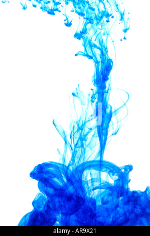 Configurazione astratta di inchiostro blu in acqua Foto Stock