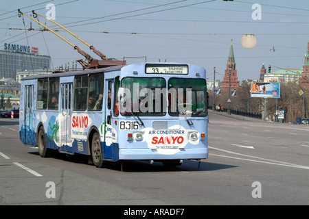 Mosca Russia Federazione Russa Filobus sulla Tverskaya Ulitsa Foto Stock