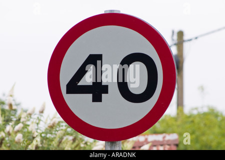 40km/h il limite massimo di velocità cartello stradale Foto Stock