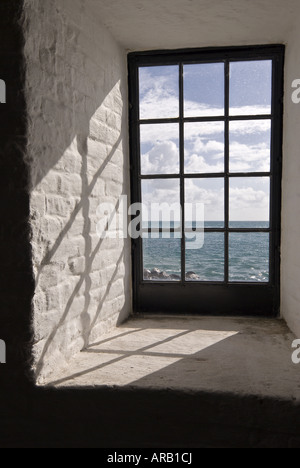 Finestra Lighthouse getta forti ombre di mattina, Bill Baggs Cape Florida State Par, Key Biscayne, Florida Foto Stock