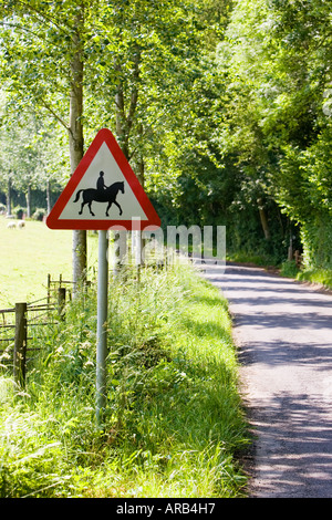Cartello stradale di avvertimento accompagnato cavalli o pony Dorset Regno Unito Foto Stock
