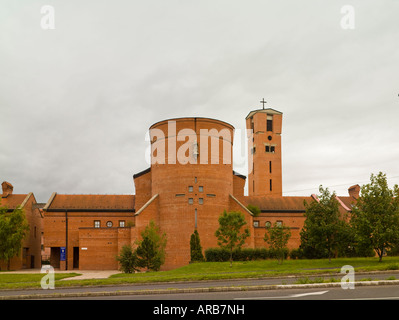 La chiesa e il campanile a torre, ecclesiastici centro educativo, Miskolc, Ungheria Foto Stock