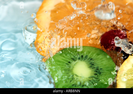 Chiudere l immagine della frutta succosa in acqua Foto Stock