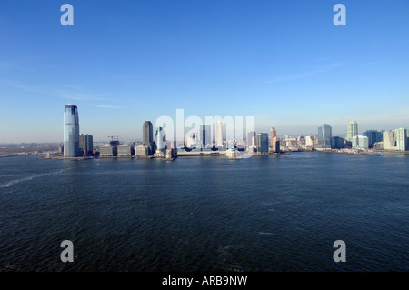 Jersey City NJ skyline con alta torre a sinistra essendo la Goldman Sachs building Foto Stock