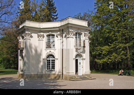 Geografia / viaggi, in Germania, in Baviera, Monaco di Baviera, il castello di Nymphenburg, Pagodenburg, costruito 1716 - 1719, da Josef Effner, architettura barocca, in possesso del Wittelsbachers sin dal 1663, presente del principe elettore Ferdinando Maria a sua moglie Henriette Adelheid del Savoyen, Massimiliano II. Emanuel, la residenza estiva della bavarese della famiglia regnante, storico, storico antico, giardino, parco, residenza estiva, storico, storico, Antica, XVIII secolo XVIII, a pagoda, piacere palace, , Additional-Rights-Clearance-Info-Not-Available Foto Stock