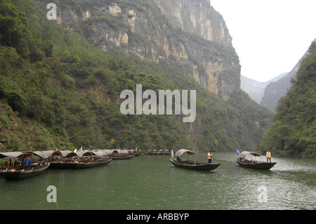 Geografia / viaggi, Cina, trasporti / trasporto, navigazione, turistico barche sul Fiume Jangtze, minore tre gole, Additional-Rights-Clearance-Info-Not-Available Foto Stock