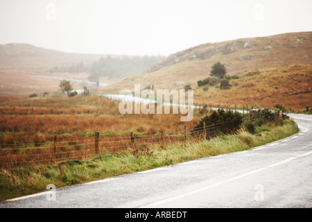 La torba o Turf Bog su strada in Connemara County Galway Repubblica di Irlanda Europa Foto Stock