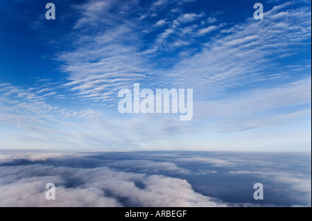 Vista del cielo da un aereo Foto Stock
