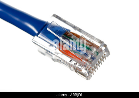 Connessione di rete plug su sfondo bianco Foto Stock