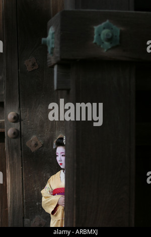 Umechika 22 enne Maiko dal distretto di Kamishichiken Giappone Kyoto 18 10 2005 Foto Stock