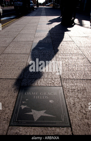 La walk of fame in Brighton Marina con il nome di placche di famose celebrità di Brighton Regno Unito Foto Stock