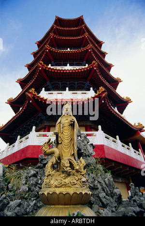 Il tempio cinese di Sibu, il principale porto della città sul fiume Rejang, Sarawak, isola del Borneo, Malaysia, Asia Foto Stock