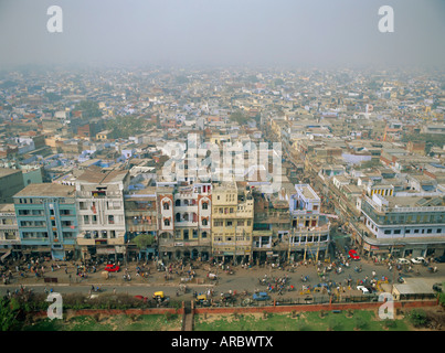 Vista della città dalla Jama Masjid attraverso la Vecchia Delhi, Delhi, India, Asia Foto Stock