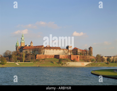 Il Castello Reale e la Cattedrale di Cracovia, dalla collina di Wawel, fiume Vistola, Cracovia in Polonia Foto Stock