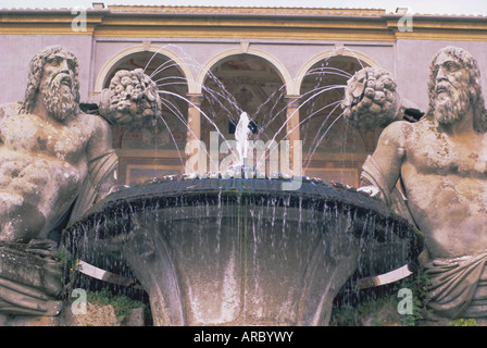 Fontana nei giardini di Palazzo Farnese di Caprarola, Lazio, l'Italia, Europa Foto Stock