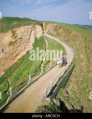 La Coupee ed il carrello di trasporto, vista nord da Little Sark di Sark, Isole del Canale, Regno Unito, Europa Foto Stock