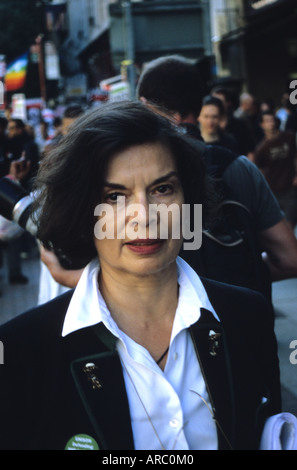 Bianca Jagger frequentando Anti-war Demo in Manchester Foto Stock