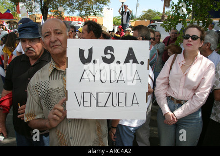 Miami Florida,Little Havana,Cuban,Cuba,immigrazione,ispanica Latino Latino etnia immigranti minoranza,Calle Ocho,marcia politica,governo,di Foto Stock