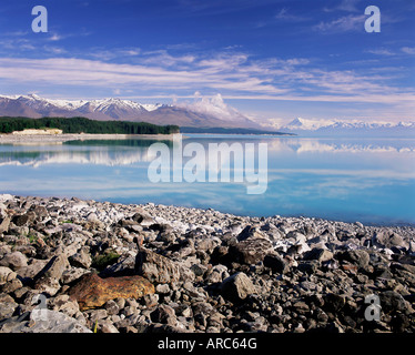 Mount Cook (Aoraki) visto di fronte Lago Pukaki, Mackenzie paese, Canterbury sud, Canterbury, Isola del Sud, Nuova Zelanda Foto Stock