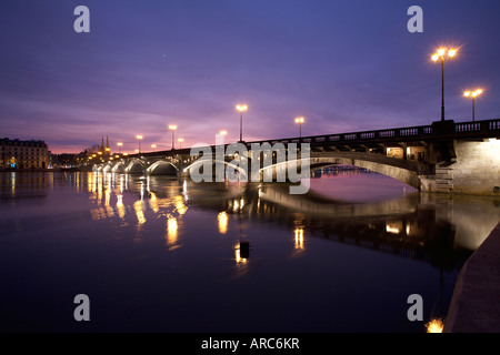 Saint Esprit bridge di notte a Bayonne Francia Foto Stock