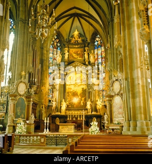 Interno del Duomo di Santo Stefano a Vienna, in Austria Foto Stock