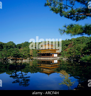 Kingkaku-ji Tempio Dorato, originale costruito nel 1397, ricostruita nel 1955, Kyoto, Kansai, Giappone, Asia Foto Stock