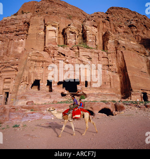 Il primo secolo D.C. Nabatean tomba corinzie, Wadi Musa, Petra, Giordania, Medio Oriente Foto Stock