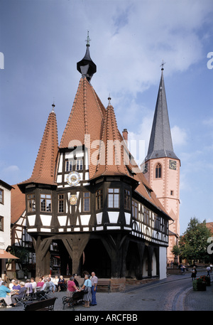 Michelstadt, Rathaus und Stadtkirche, Blick von Südwesten Foto Stock