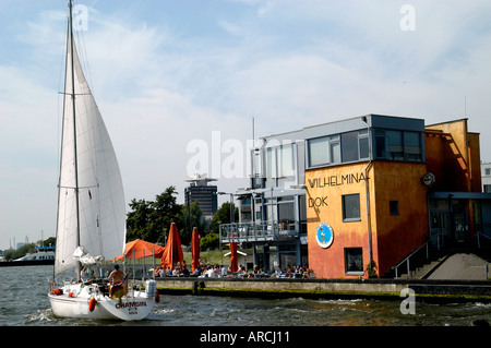 Canale di Amsterdam het IJ Noordhollands Zeekanaal Wilhelmina Dok Foto Stock