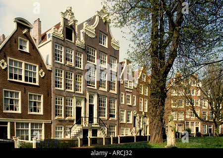 Begijnhof è una delle più antiche corti interne Amsterdam Paesi Bassi Olanda oggi è anche il sito della Chiesa riformata inglese. Foto Stock