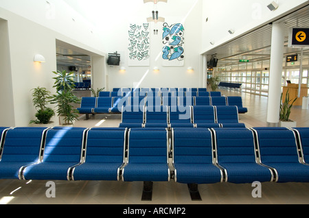 Ranghi serrati di sedi nel terminale di Sturup Airport a Malmo Svezia Foto Stock