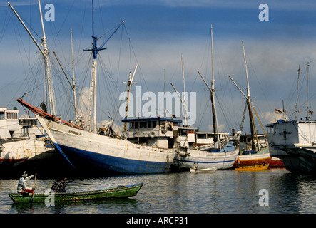 Porto di Giacarta Java Indonesia Barca a vela Foto Stock