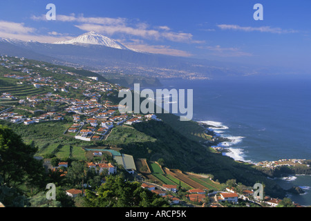 Vista aerea della costa nord e il Monte Teide, Tenerife, Isole Canarie, Atlantico, Spagna, Europa Foto Stock