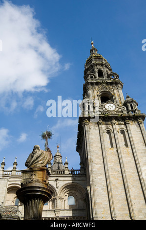 Vista della cattedrale di Santiago da Plaza de Las Platerias, Sito Patrimonio Mondiale dell'UNESCO, Santiago de Compostela, Galizia, Spagna Foto Stock