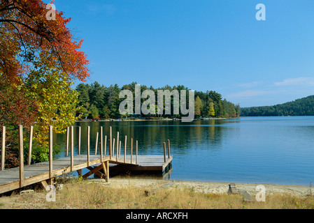 Pontile sul lago Squam, New Hampshire, New England, STATI UNITI D'AMERICA Foto Stock