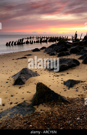 Happisburgh spiaggia al tramonto sulla costa di Norfolk Foto Stock