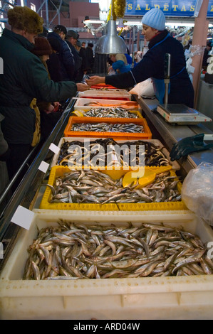 Pesce al mercato Centraltirgus hall di Riga, Lettonia UE Foto Stock