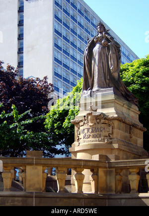 Statua della regina Victoria Bradford Yorkshire Inghilterra Foto Stock