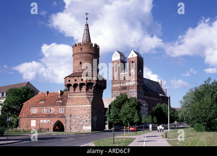 Prenzlau, Kirche di St. Marien, und Mitteltorturm Foto Stock